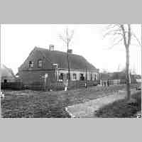 046-0097 Klein Nuhr, Dorfschule um 1900.jpg